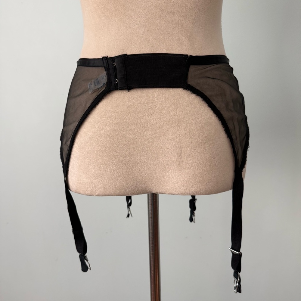 🖤 Vintage Olga Sheer Garter Belt Black Nylon 60s Fig Applique USA Size 28 - Picture 5 of 13